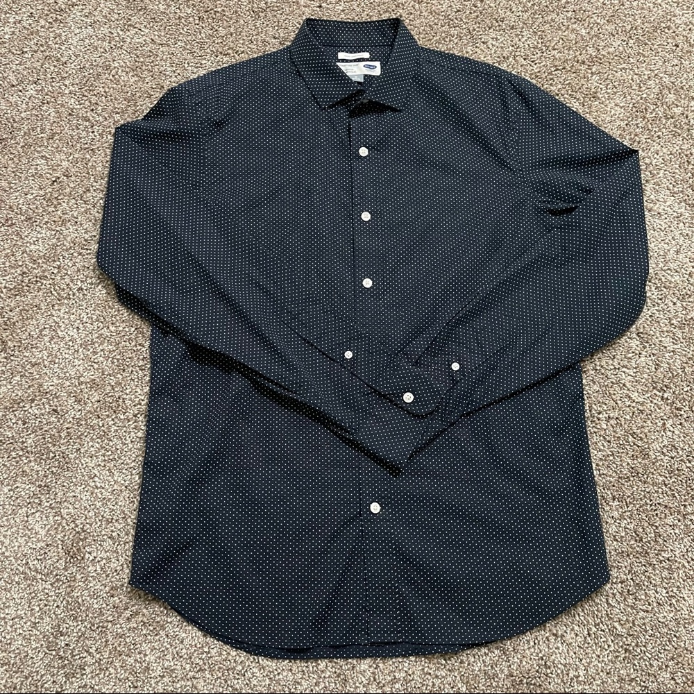 Old Navy button down shirt. Awesome Polka dot print! Perfect!